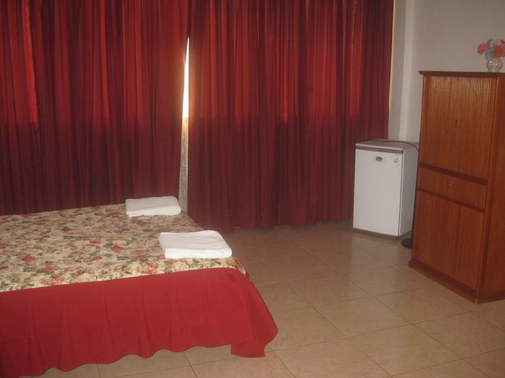 Hostal Camiluz Nazca Ruang foto
